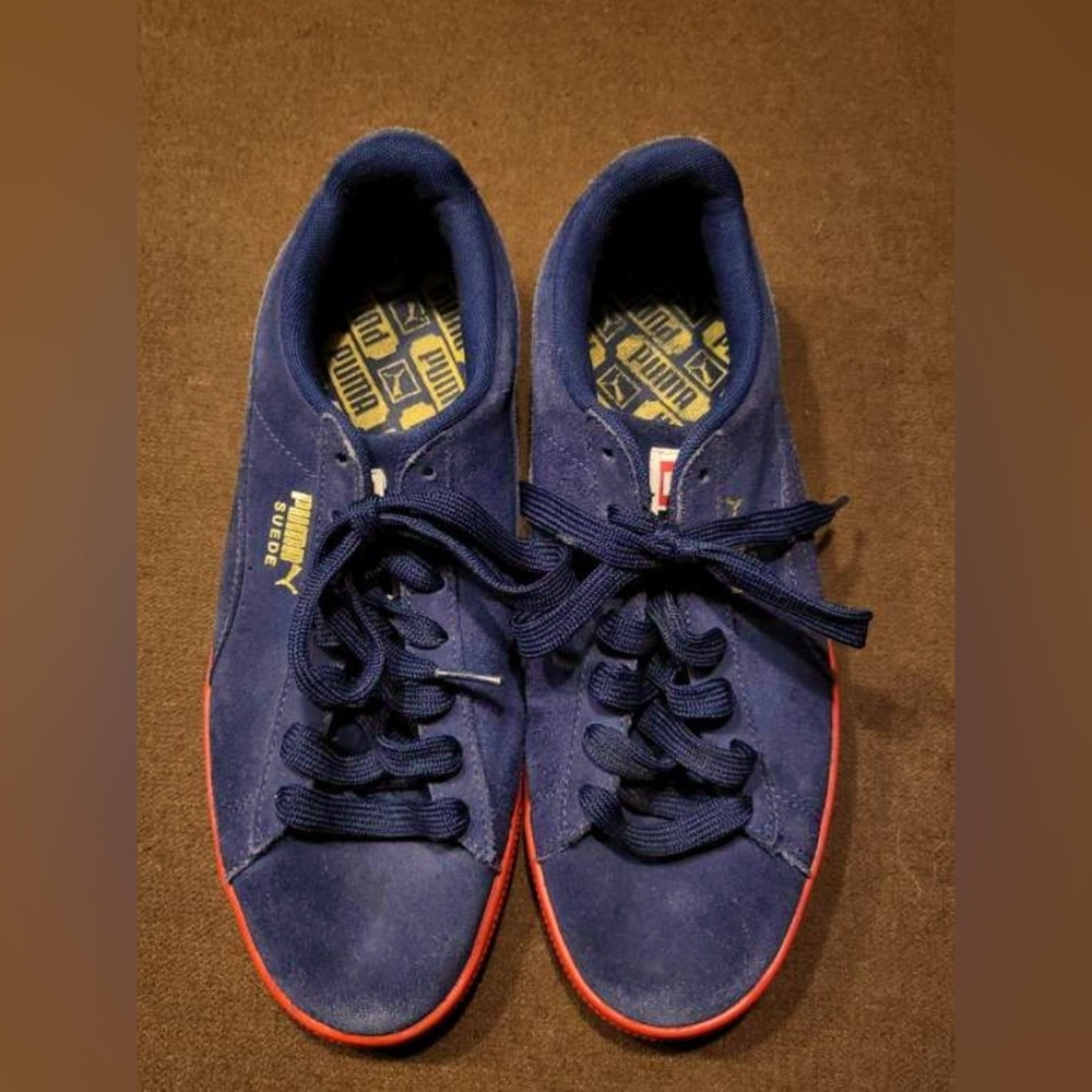 Puma closed toe shoe royal blue cloth with red detailing and comfortable.
